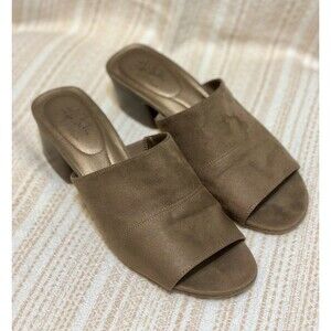 Life Stride Soft System Size 10M Taupe Slip On Sandals